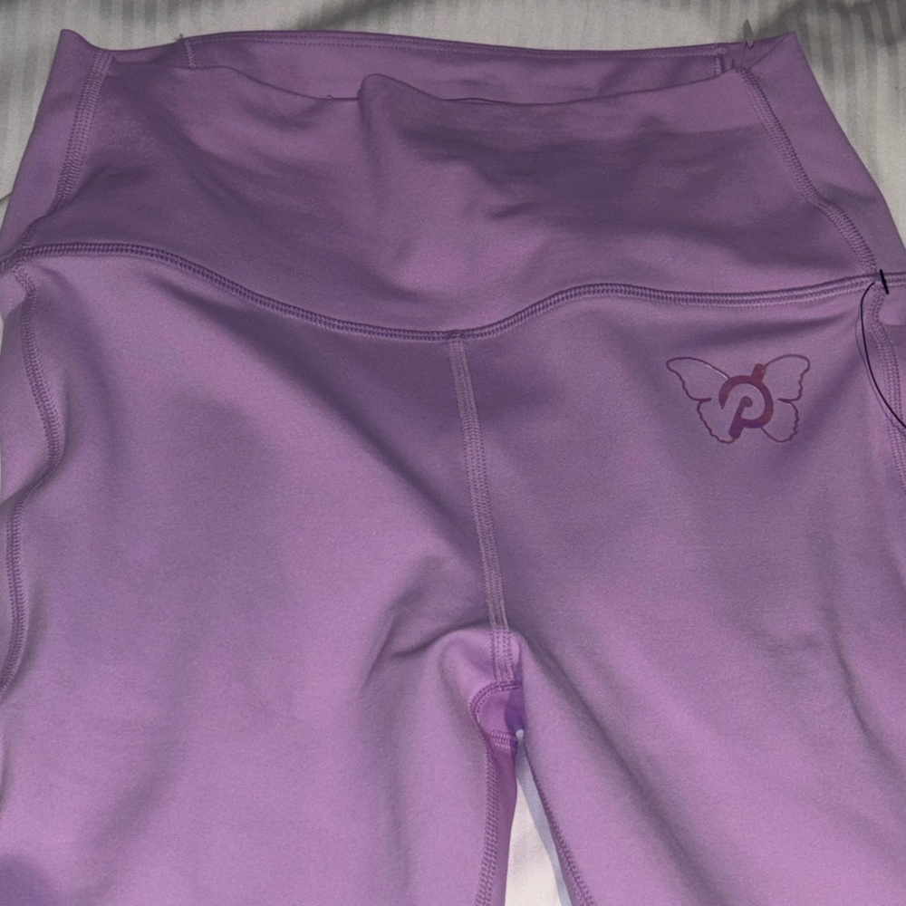 PELOTON BRAND HIGH WAISTED LEGGING LAVENDER SIZE LARGE WAIST 15” SIDE POCKETS